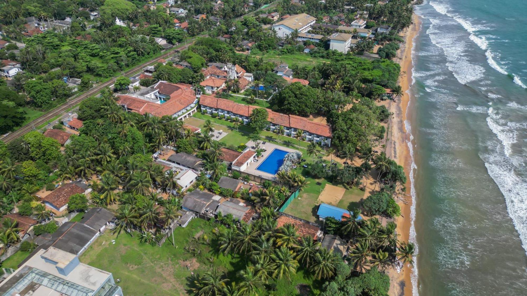 Hibiscus Beach Hotel & Villas Kalutara Exterior photo