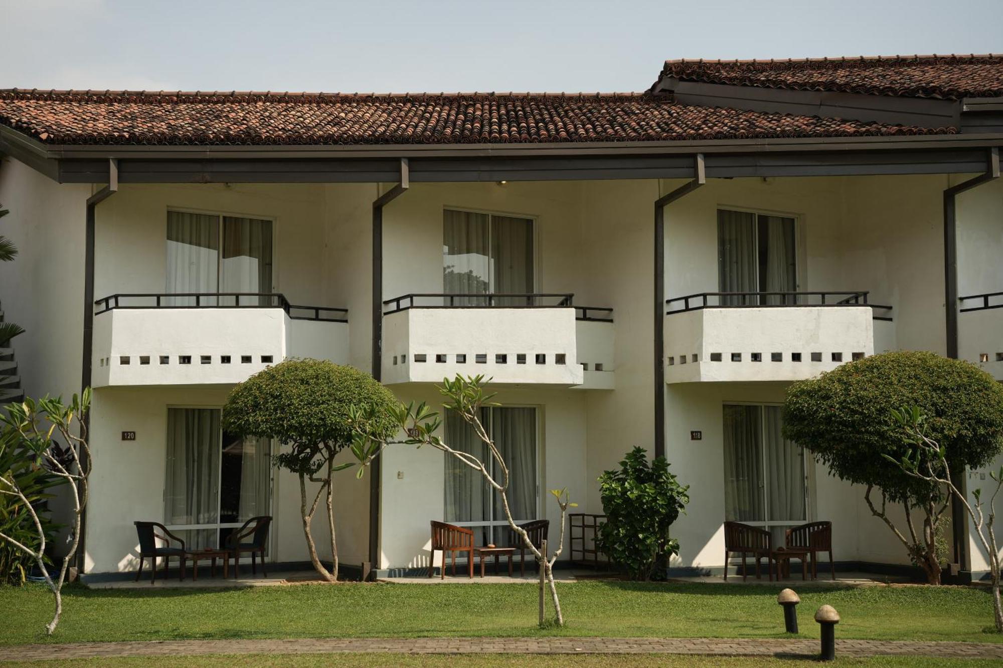Hibiscus Beach Hotel & Villas Kalutara Exterior photo
