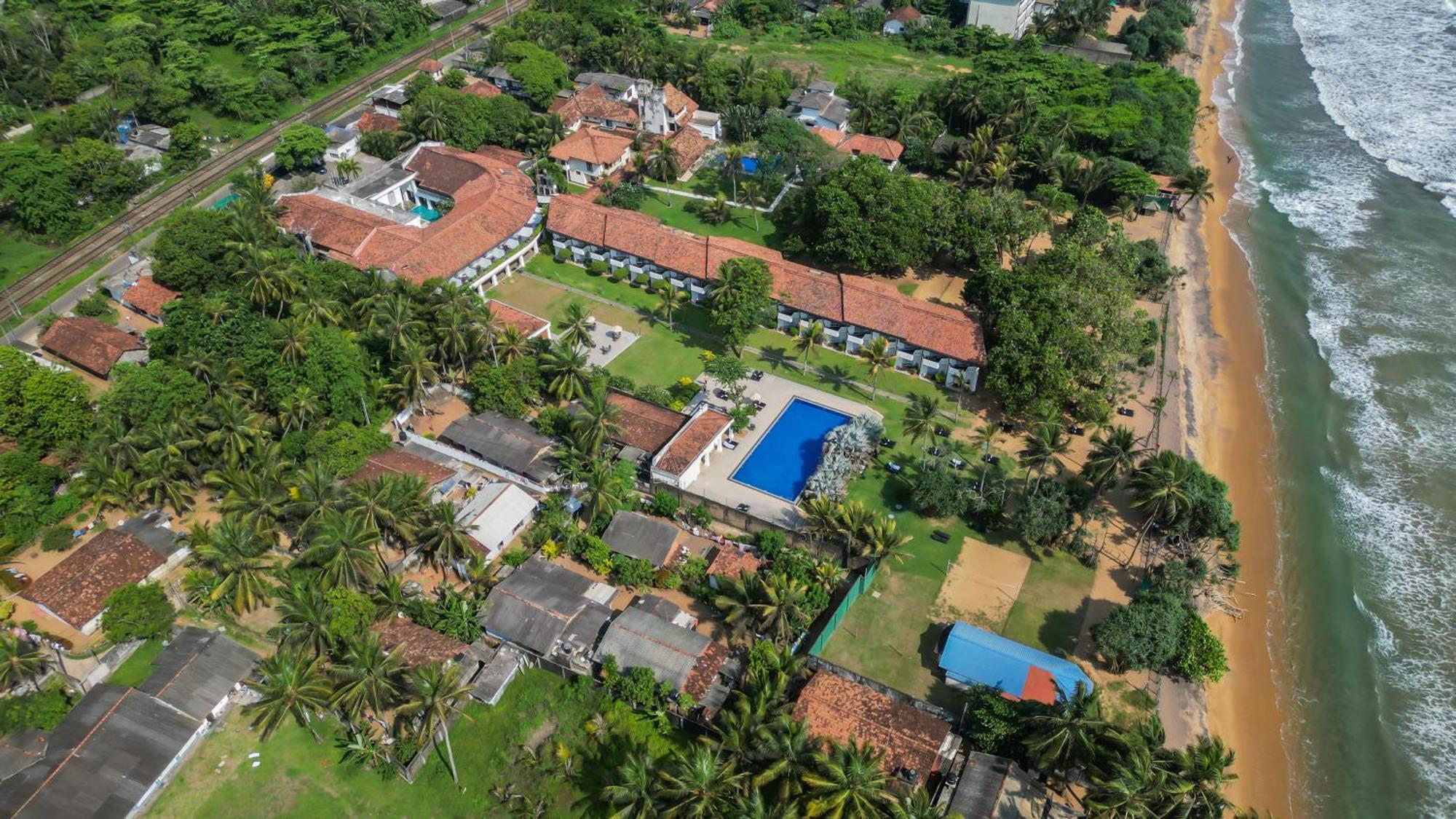 Hibiscus Beach Hotel & Villas Kalutara Exterior photo