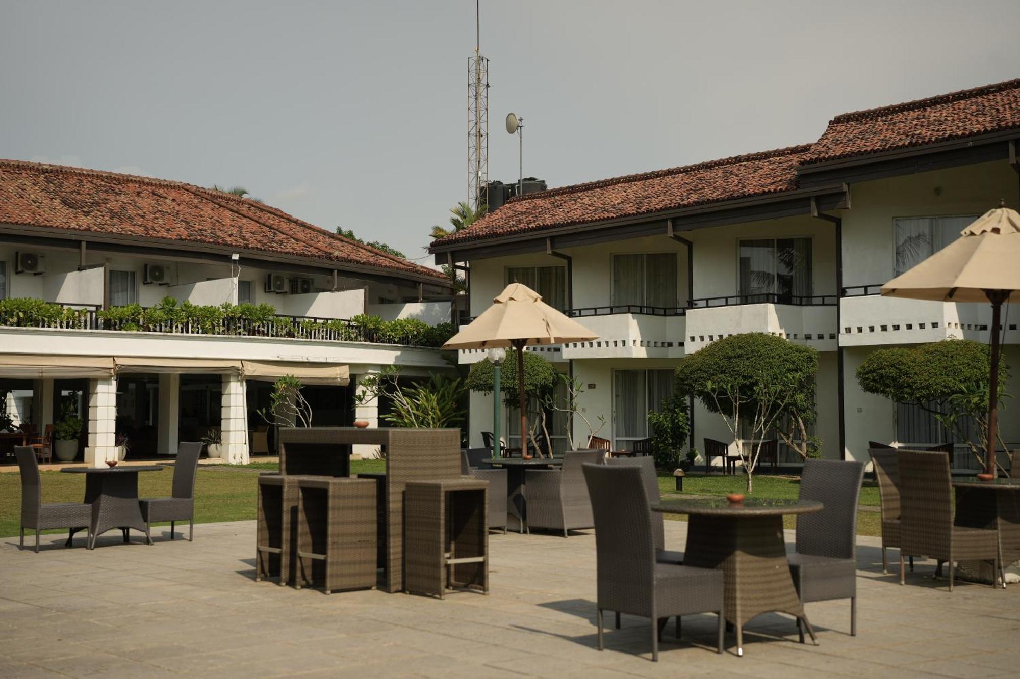 Hibiscus Beach Hotel & Villas Kalutara Exterior photo