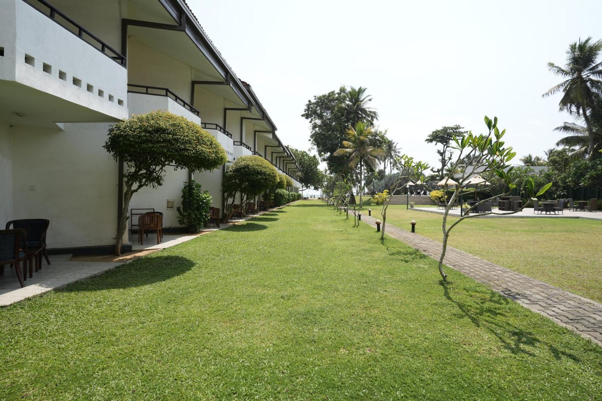Hibiscus Beach Hotel & Villas Kalutara Exterior photo