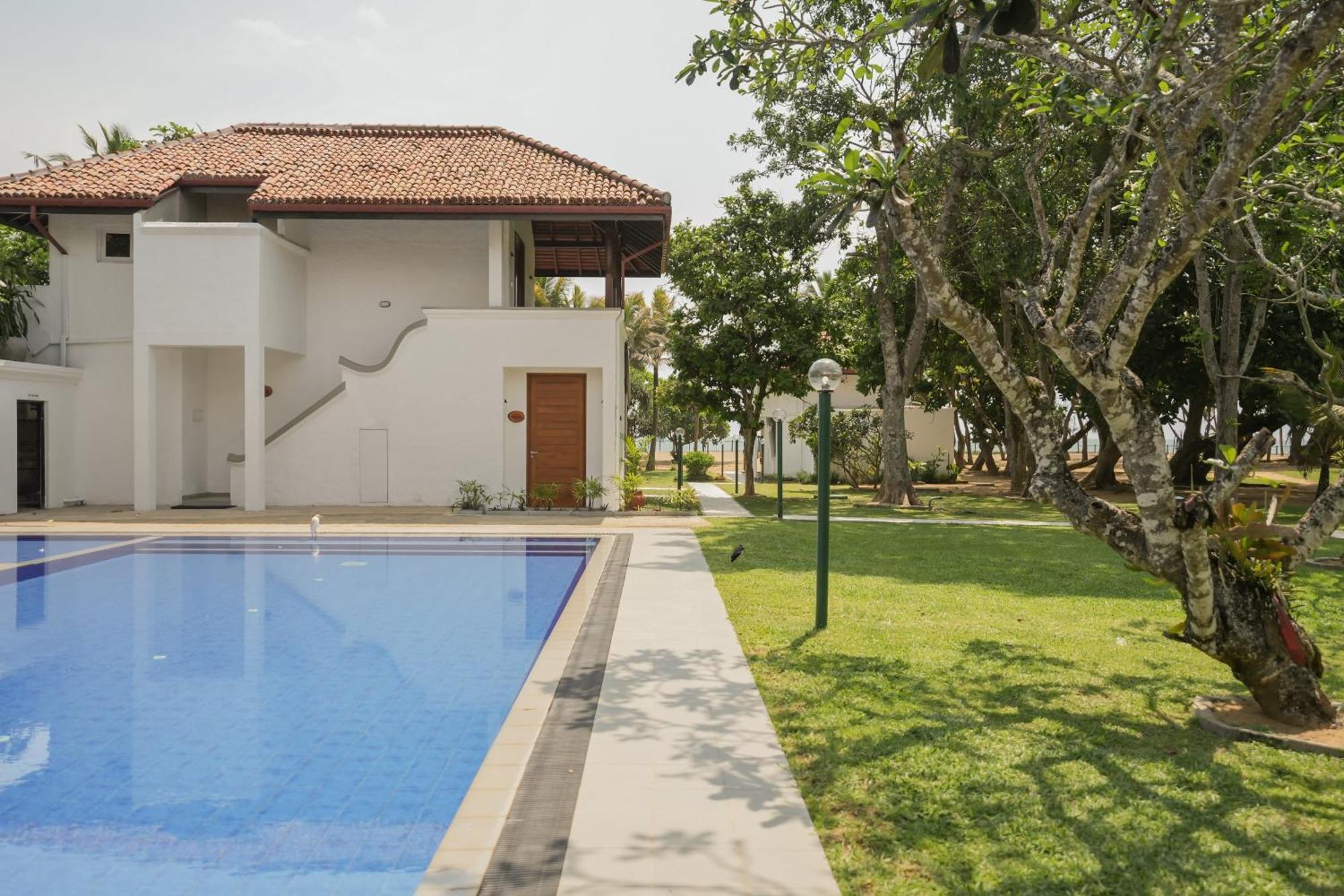 Hibiscus Beach Hotel & Villas Kalutara Exterior photo