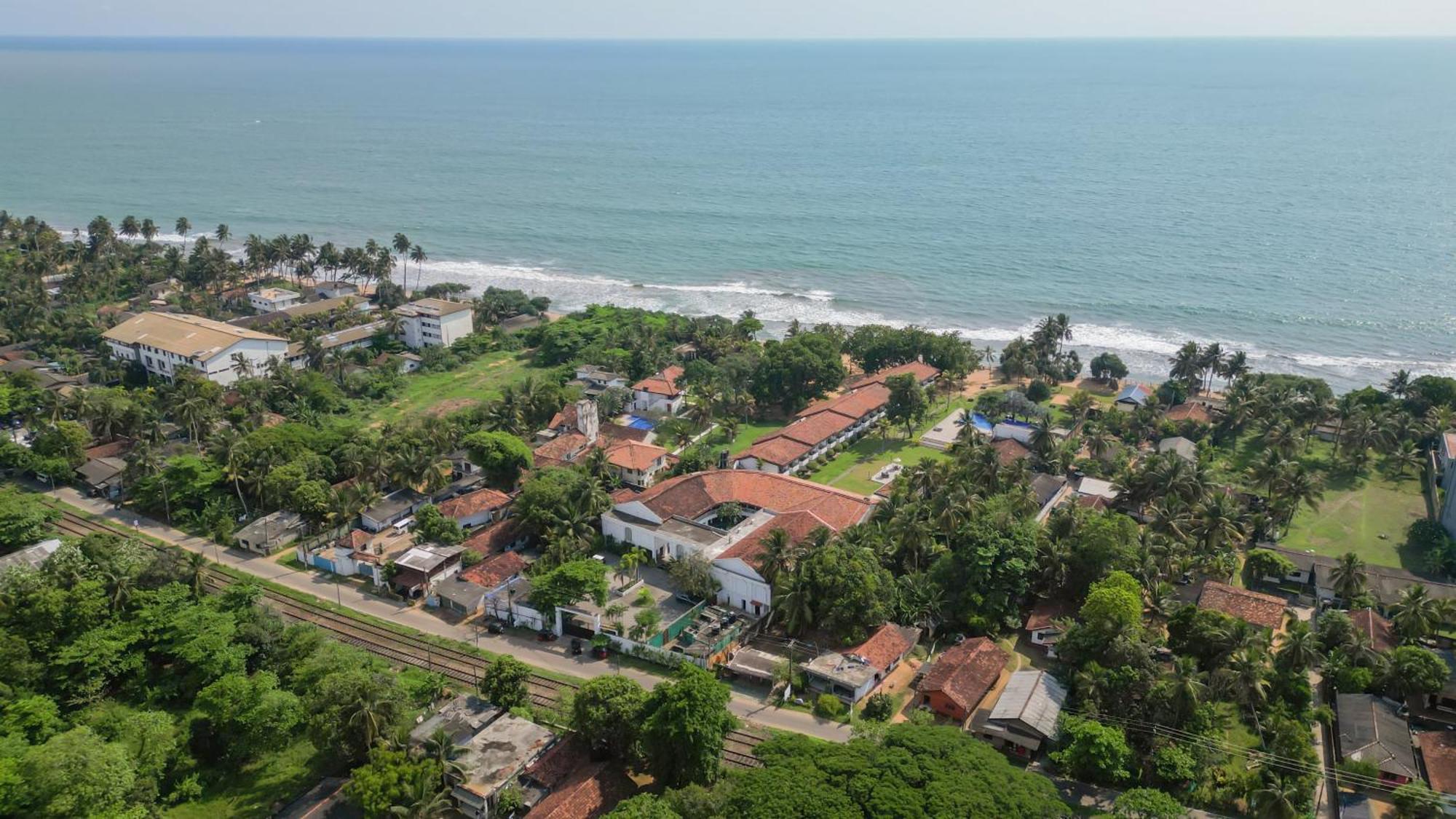 Hibiscus Beach Hotel & Villas Kalutara Exterior photo