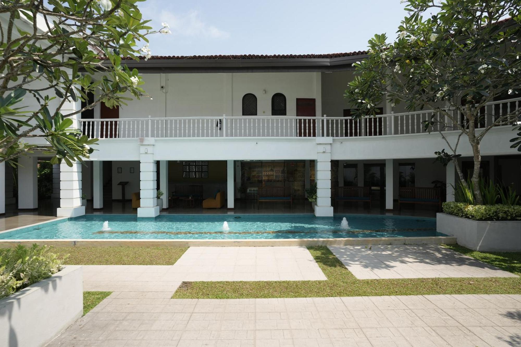 Hibiscus Beach Hotel & Villas Kalutara Exterior photo