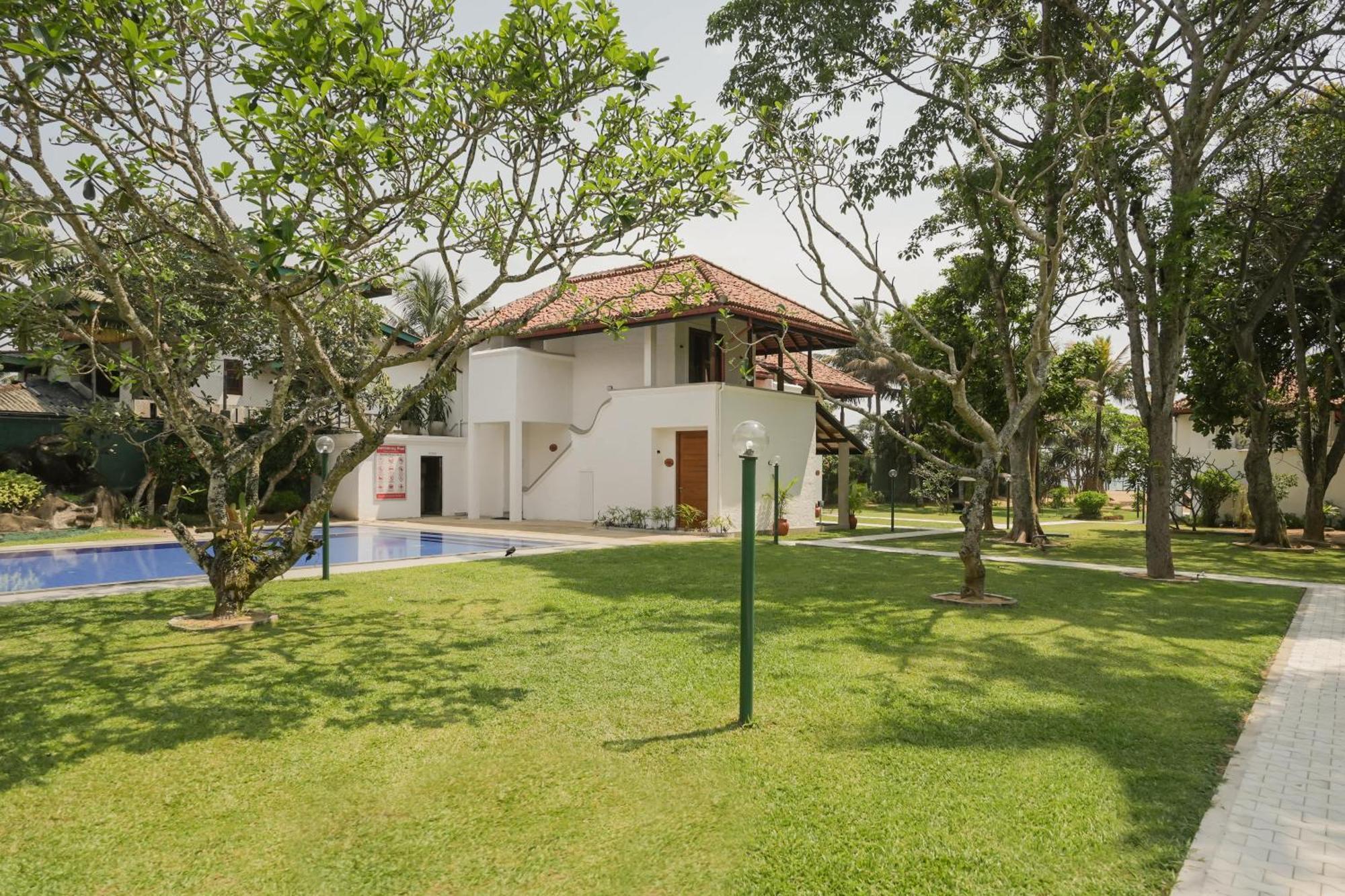 Hibiscus Beach Hotel & Villas Kalutara Exterior photo