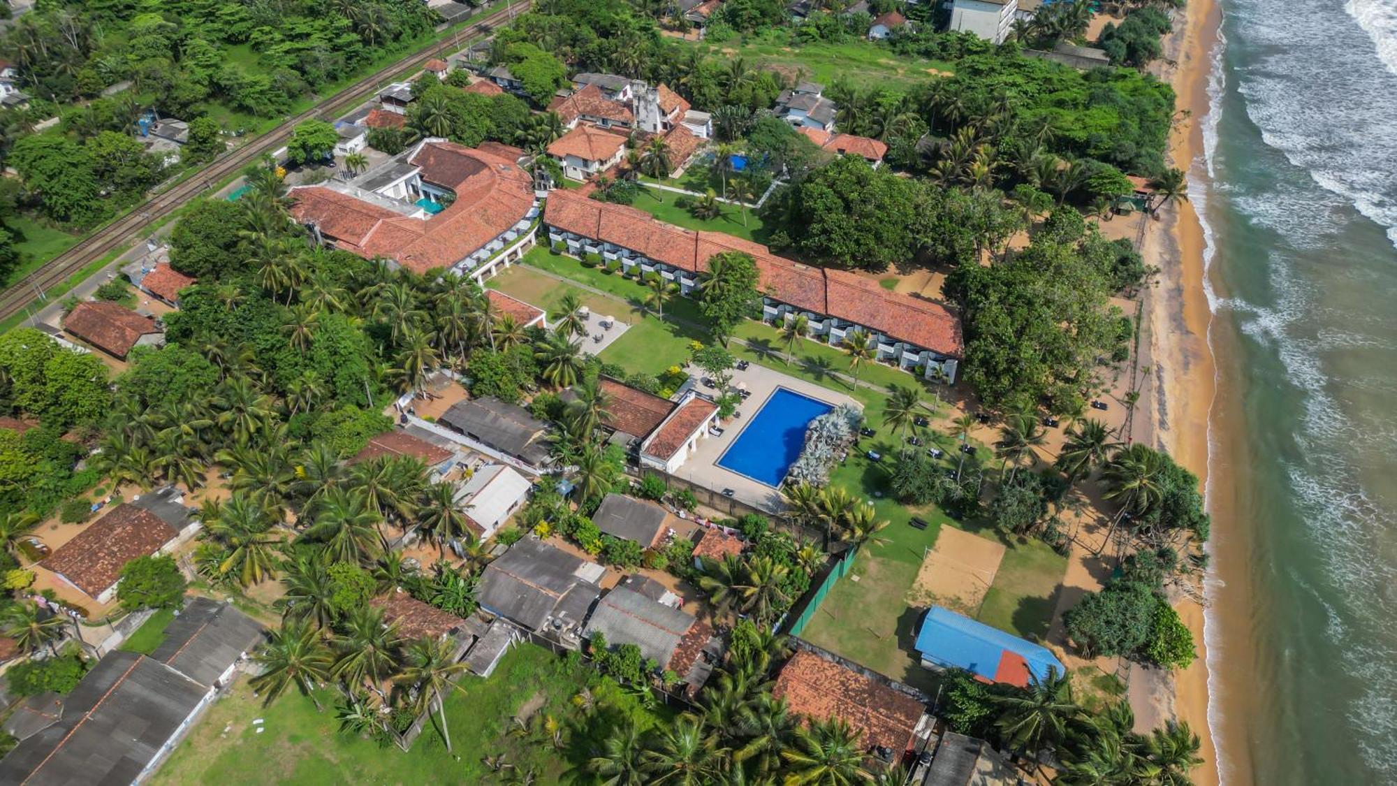 Hibiscus Beach Hotel & Villas Kalutara Exterior photo