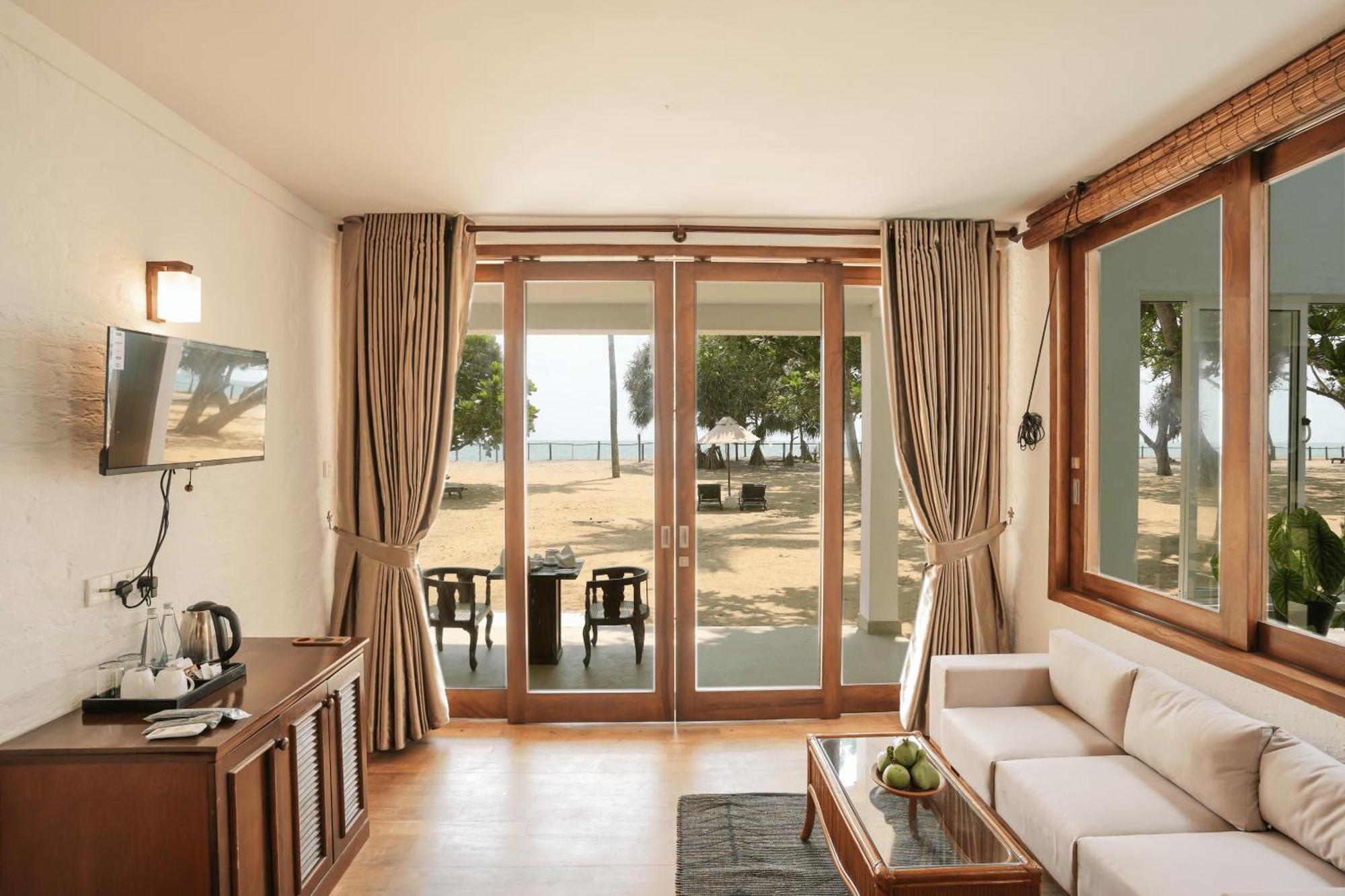 Hibiscus Beach Hotel & Villas Kalutara Exterior photo